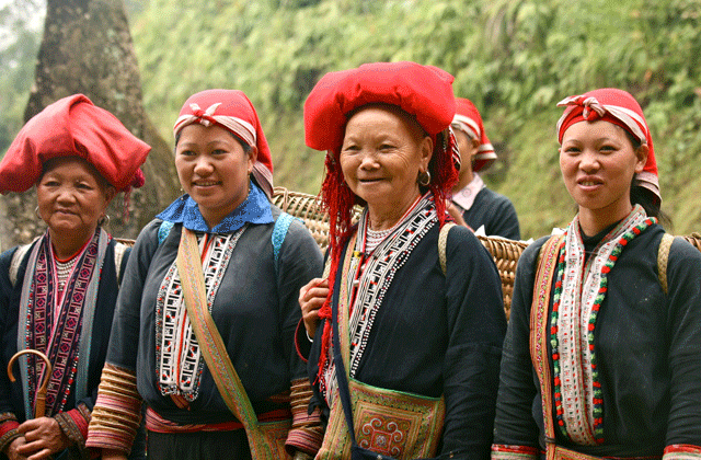 Red Dzao Women in the market Sapa
